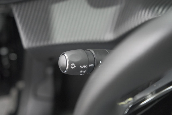 Peugeot 208 Hybrid 136 e-DCS6 GT | 360 Camera | Adaptieve Cruise Control | Dodehoekdetectie | Apple Carplay