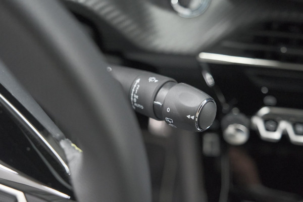 Peugeot 208 Hybrid 136 e-DCS6 GT | 360 Camera | Adaptieve Cruise Control | Dodehoekdetectie | Apple Carplay