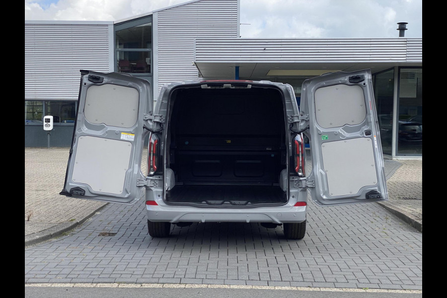 Ford Transit Custom 320 2.5 PHEV L2H1 Sport DC 233pk | | Zuid | Dubbele Cabine | Dubbele zijschuifdeur | Inklapbare trekhaak | 19 inch lichtmetalen Sport velgen (mat zwart) | Verwarmbaar stuurwiel | Navigatie systeem
