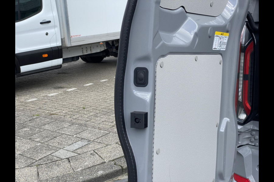 Ford Transit Custom 320 2.5 PHEV L2H1 Sport DC 233pk | | Zuid | Dubbele Cabine | Dubbele zijschuifdeur | Inklapbare trekhaak | 19 inch lichtmetalen Sport velgen (mat zwart) | Verwarmbaar stuurwiel | Navigatie systeem