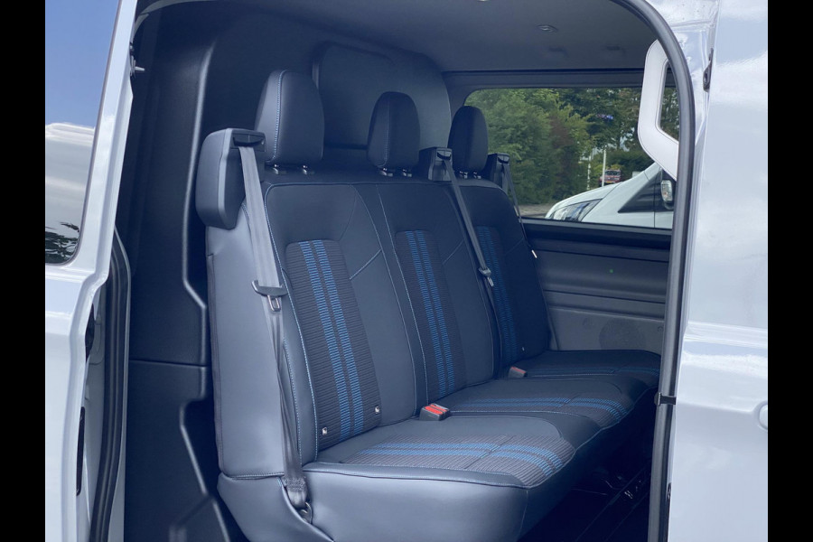 Ford Transit Custom 320 2.5 PHEV L2H1 Sport DC 233pk | | Zuid | Dubbele Cabine | Dubbele zijschuifdeur | Inklapbare trekhaak | 19 inch lichtmetalen Sport velgen (mat zwart) | Verwarmbaar stuurwiel | Navigatie systeem