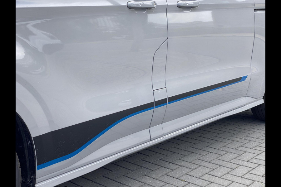 Ford Transit Custom 320 2.5 PHEV L2H1 Sport DC 233pk | | Zuid | Dubbele Cabine | Dubbele zijschuifdeur | Inklapbare trekhaak | 19 inch lichtmetalen Sport velgen (mat zwart) | Verwarmbaar stuurwiel | Navigatie systeem
