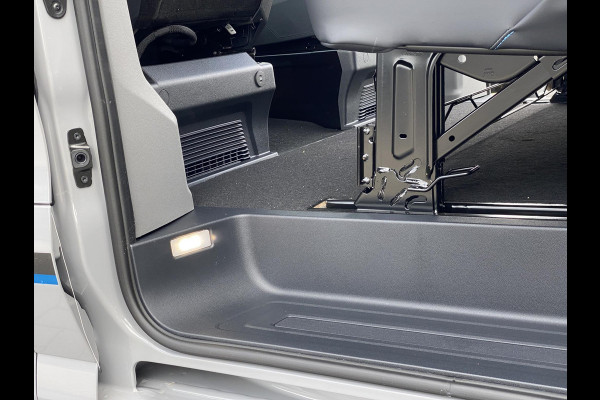 Ford Transit Custom 320 2.5 PHEV L2H1 Sport DC 233pk | | Zuid | Dubbele Cabine | Dubbele zijschuifdeur | Inklapbare trekhaak | 19 inch lichtmetalen Sport velgen (mat zwart) | Verwarmbaar stuurwiel | Navigatie systeem