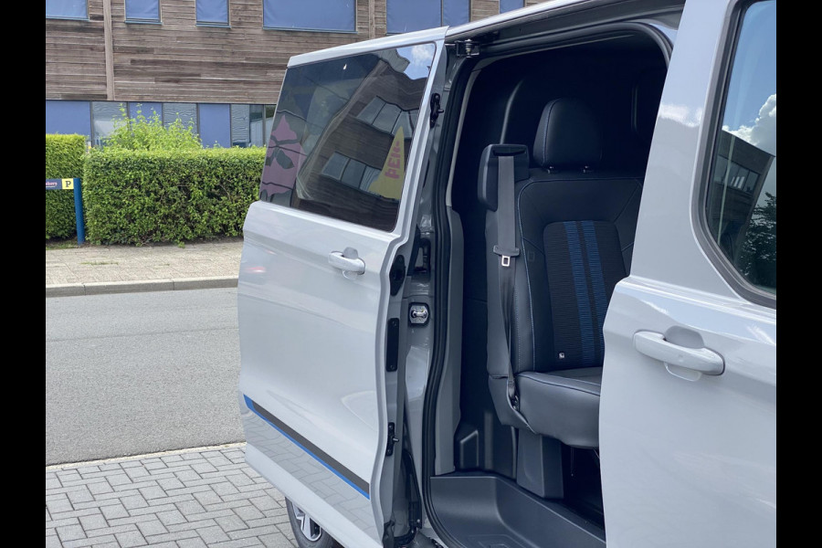 Ford Transit Custom 320 2.5 PHEV L2H1 Sport DC 233pk | | Zuid | Dubbele Cabine | Dubbele zijschuifdeur | Inklapbare trekhaak | 19 inch lichtmetalen Sport velgen (mat zwart) | Verwarmbaar stuurwiel | Navigatie systeem