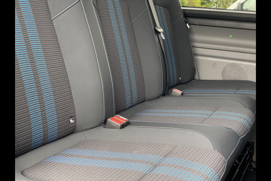 Ford Transit Custom 320 2.5 PHEV L2H1 Sport DC 233pk | | Zuid | Dubbele Cabine | Dubbele zijschuifdeur | Inklapbare trekhaak | 19 inch lichtmetalen Sport velgen (mat zwart) | Verwarmbaar stuurwiel | Navigatie systeem