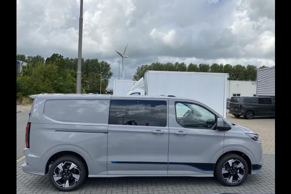 Ford Transit Custom 320 2.5 PHEV L2H1 Sport DC 233pk | | Zuid | Dubbele Cabine | Dubbele zijschuifdeur | Inklapbare trekhaak | 19 inch lichtmetalen Sport velgen (mat zwart) | Verwarmbaar stuurwiel | Navigatie systeem