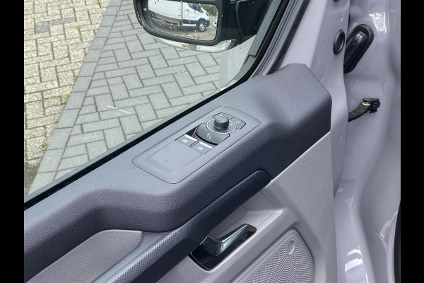 Ford Transit Custom 320 2.5 PHEV L2H1 Sport DC 233pk | | Zuid | Dubbele Cabine | Dubbele zijschuifdeur | Inklapbare trekhaak | 19 inch lichtmetalen Sport velgen (mat zwart) | Verwarmbaar stuurwiel | Navigatie systeem