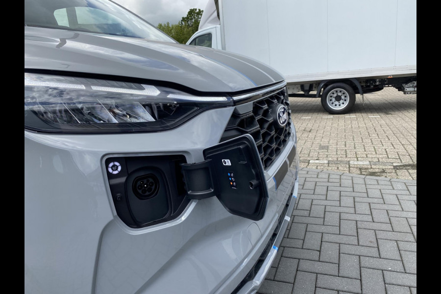 Ford Transit Custom 320 2.5 PHEV L2H1 Sport DC 233pk | | Zuid | Dubbele Cabine | Dubbele zijschuifdeur | Inklapbare trekhaak | 19 inch lichtmetalen Sport velgen (mat zwart) | Verwarmbaar stuurwiel | Navigatie systeem