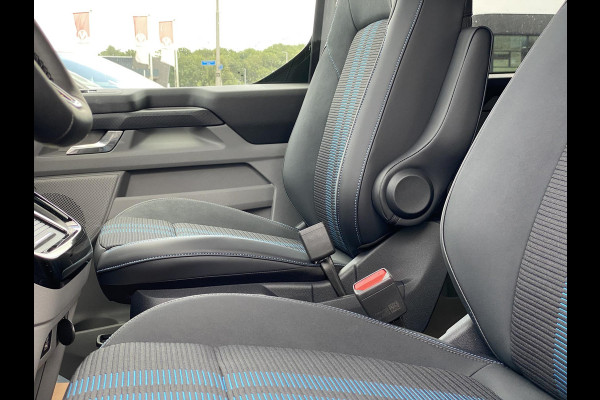 Ford Transit Custom 320 2.5 PHEV L2H1 Sport DC 233pk | | Zuid | Dubbele Cabine | Dubbele zijschuifdeur | Inklapbare trekhaak | 19 inch lichtmetalen Sport velgen (mat zwart) | Verwarmbaar stuurwiel | Navigatie systeem