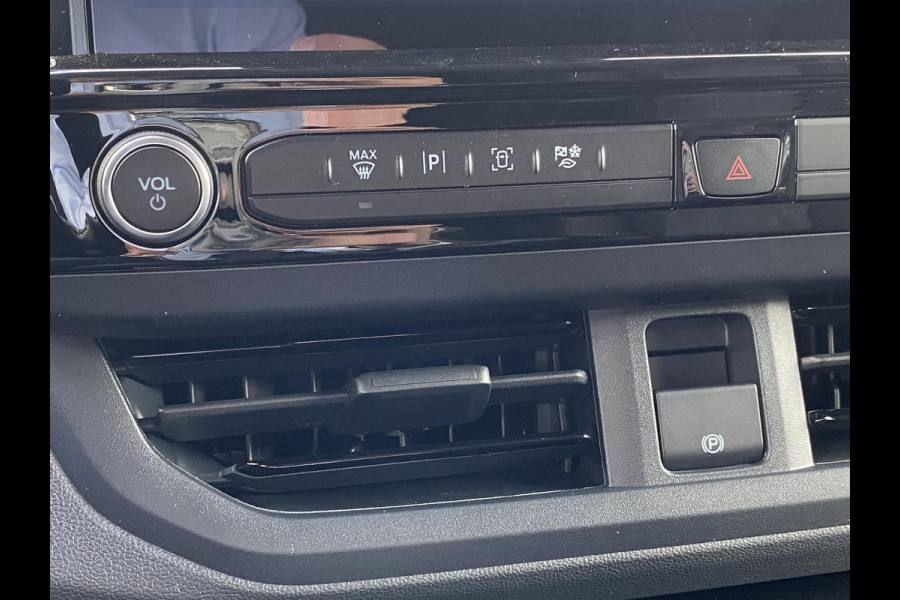 Ford Transit Custom 320 2.5 PHEV L2H1 Sport DC 233pk | | Zuid | Dubbele Cabine | Dubbele zijschuifdeur | Inklapbare trekhaak | 19 inch lichtmetalen Sport velgen (mat zwart) | Verwarmbaar stuurwiel | Navigatie systeem