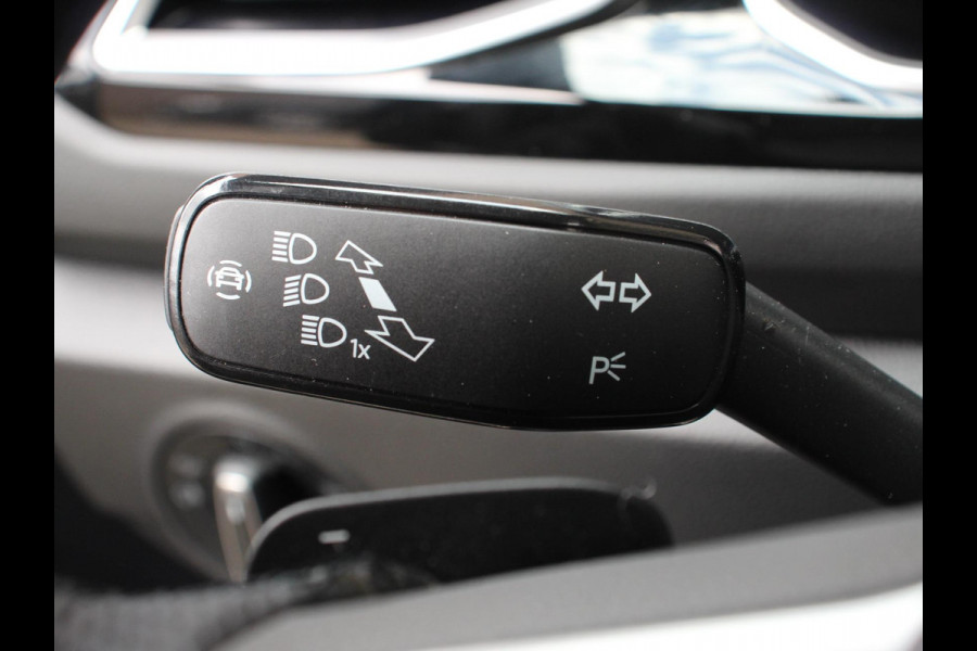 Volkswagen T-Roc 1.5 TSI 150pk DSG R-Line | Navigatie | Apple Carplay/Android Auto | Parkeersensoren | Camera | Adaptive Cruise Control | Elektrische achterklep | Stoel- en stuurverwarming | Climate Control | Ledverlichting | Virtual Cockpit