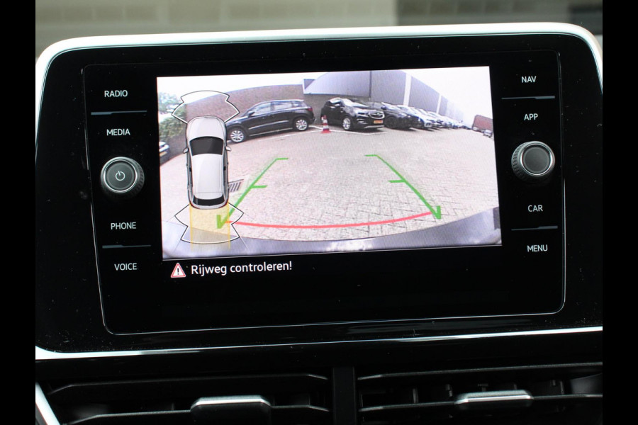 Volkswagen T-Roc 1.5 TSI 150pk DSG R-Line | Navigatie | Apple Carplay/Android Auto | Parkeersensoren | Camera | Adaptive Cruise Control | Elektrische achterklep | Stoel- en stuurverwarming | Climate Control | Ledverlichting | Virtual Cockpit