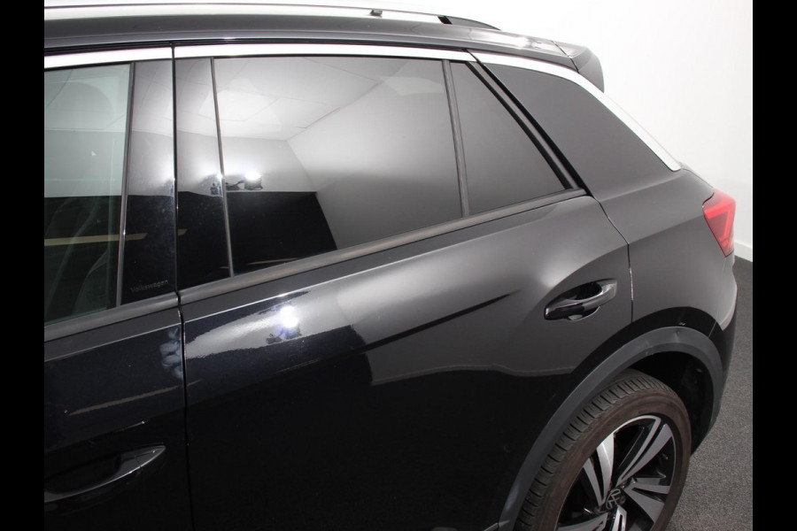 Volkswagen T-Roc 1.5 TSI 150pk DSG R-Line | Navigatie | Apple Carplay/Android Auto | Parkeersensoren | Camera | Adaptive Cruise Control | Elektrische achterklep | Stoel- en stuurverwarming | Climate Control | Ledverlichting | Virtual Cockpit