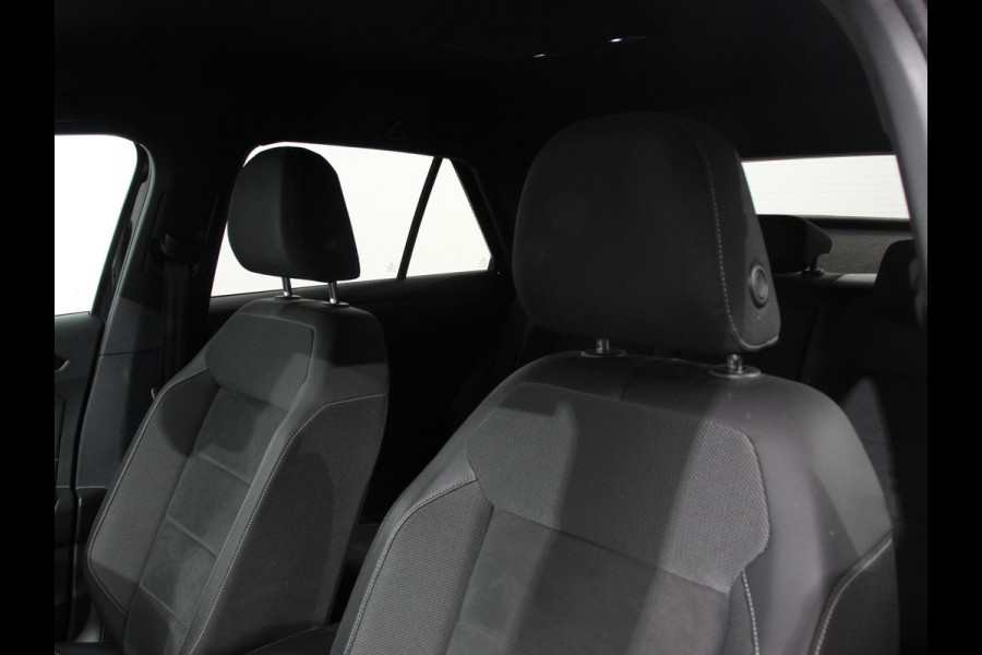 Volkswagen T-Roc 1.5 TSI 150pk DSG R-Line | Navigatie | Apple Carplay/Android Auto | Parkeersensoren | Camera | Adaptive Cruise Control | Elektrische achterklep | Stoel- en stuurverwarming | Climate Control | Ledverlichting | Virtual Cockpit