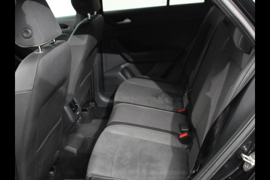 Volkswagen T-Roc 1.5 TSI 150pk DSG R-Line | Navigatie | Apple Carplay/Android Auto | Parkeersensoren | Camera | Adaptive Cruise Control | Elektrische achterklep | Stoel- en stuurverwarming | Climate Control | Ledverlichting | Virtual Cockpit