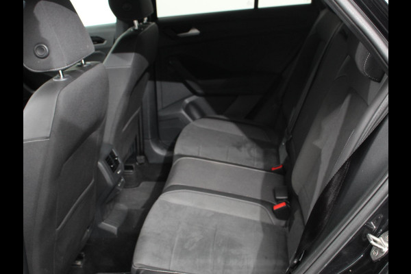 Volkswagen T-Roc 1.5 TSI 150pk DSG R-Line | Navigatie | Apple Carplay/Android Auto | Parkeersensoren | Camera | Adaptive Cruise Control | Elektrische achterklep | Stoel- en stuurverwarming | Climate Control | Ledverlichting | Virtual Cockpit