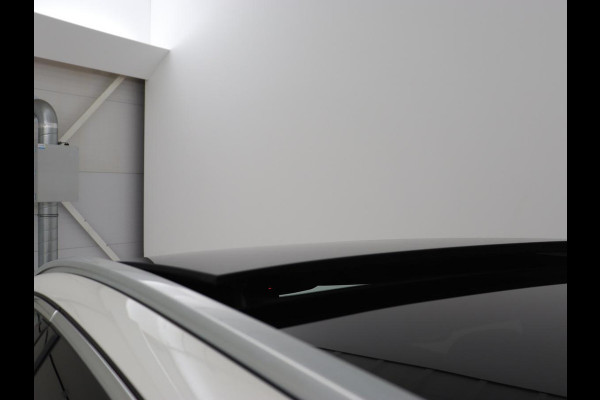Mercedes-Benz C-Klasse 300e Avantgarde | Panoramadak | Leder Exclusief | Burmester Surround | Stoelverwarming | Camera | Carplay | Dodehoek detectie | Navigatie | Full LED