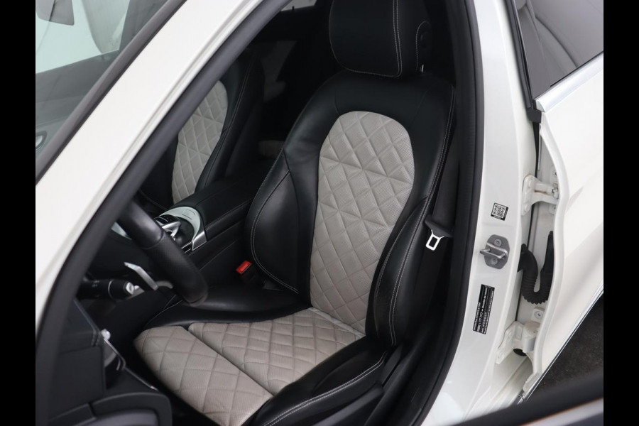 Mercedes-Benz C-Klasse 300e Avantgarde | Panoramadak | Leder Exclusief | Burmester Surround | Stoelverwarming | Camera | Carplay | Dodehoek detectie | Navigatie | Full LED