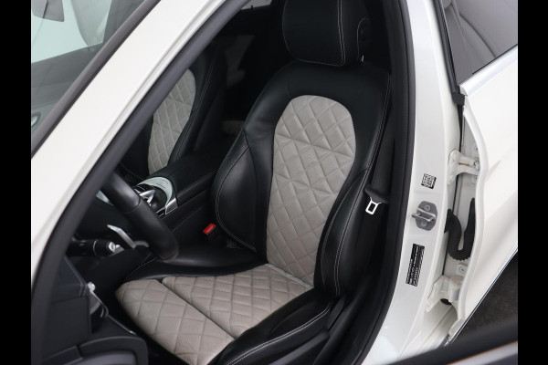 Mercedes-Benz C-Klasse 300e Avantgarde | Panoramadak | Leder Exclusief | Burmester Surround | Stoelverwarming | Camera | Carplay | Dodehoek detectie | Navigatie | Full LED