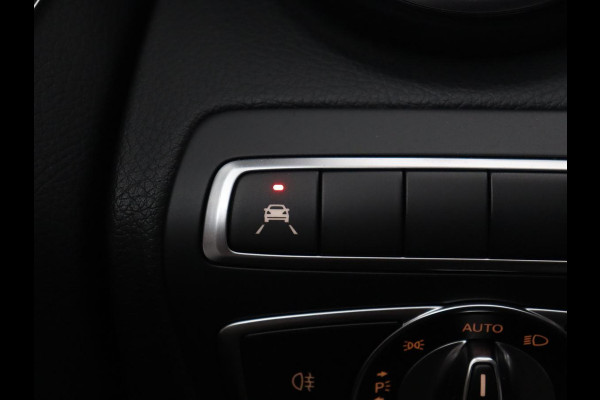 Mercedes-Benz C-Klasse 300e Avantgarde | Panoramadak | Leder Exclusief | Burmester Surround | Stoelverwarming | Camera | Carplay | Dodehoek detectie | Navigatie | Full LED