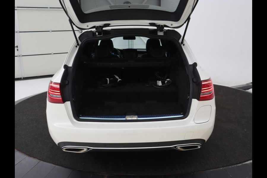 Mercedes-Benz C-Klasse 300e Avantgarde | Panoramadak | Leder Exclusief | Burmester Surround | Stoelverwarming | Camera | Carplay | Dodehoek detectie | Navigatie | Full LED