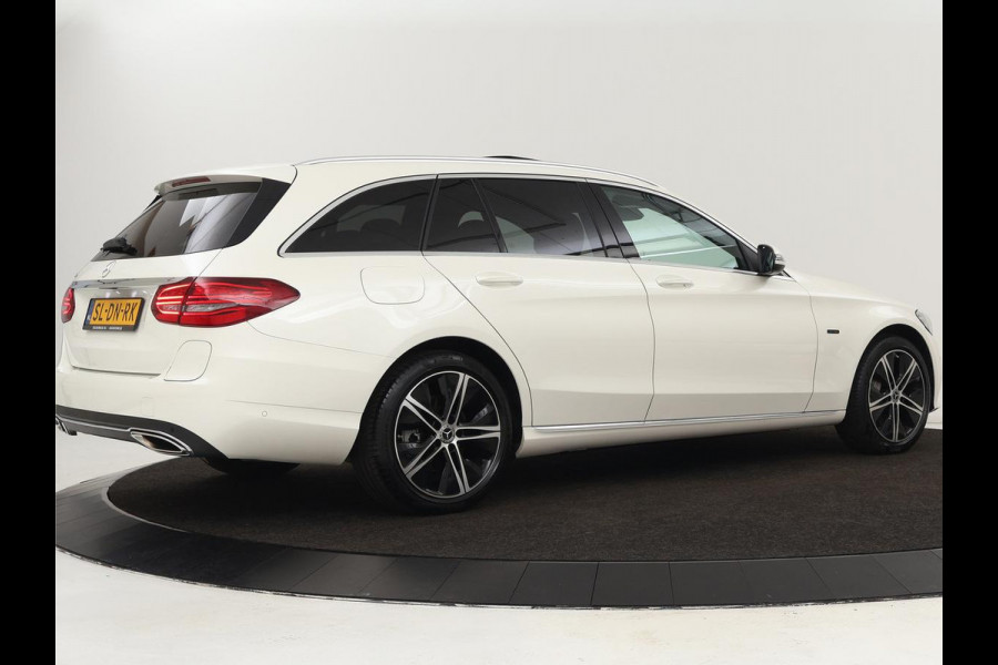 Mercedes-Benz C-Klasse 300e Avantgarde | Panoramadak | Leder Exclusief | Burmester Surround | Stoelverwarming | Camera | Carplay | Dodehoek detectie | Navigatie | Full LED