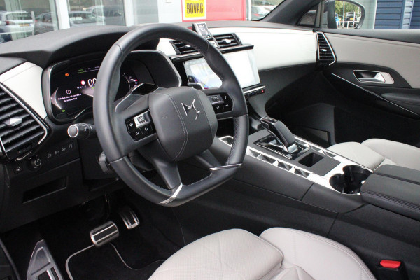 DS 7 E-Tense 300PK 4x4 ESPRIT DE VOYAGE | PANORAMISCH SCHUIF/KANTEL DAK | VOORRUITRAND/STUUR VERWARMING | VOLLEDIG LEDEREN BEKLEDING | LICHTMETALEN VELGEN 19" | ELEKTRISCH BEDIENBARE ACHTERKLEP | NIGHT VISION | DODEHOEK DETECTIE | ELEKTRISCH BEDIENBARE VOORSTOELEN MET MASSAGE FUNCTIE | ADAPTIVE CRUISE CONTROL | 360° CAMERA | KEYLESS ENTRY/START | FULL OPTION! | STOEL VENTILATIE | FOCAL AUDIO SYSTEM | SFEER VERLICHTING | DRAADLOZE APPLE CARPLAY/ANDROID AUTO | NAVIGATIE | PARKEERSENSOREN VOOR EN ACHTER |