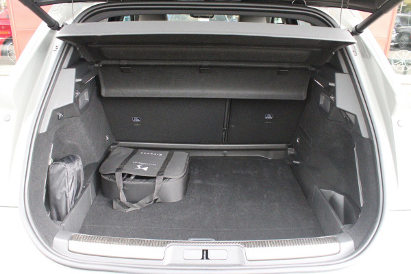 DS 7 E-Tense 300PK 4x4 ESPRIT DE VOYAGE | PANORAMISCH SCHUIF/KANTEL DAK | VOORRUITRAND/STUUR VERWARMING | VOLLEDIG LEDEREN BEKLEDING | LICHTMETALEN VELGEN 19" | ELEKTRISCH BEDIENBARE ACHTERKLEP | NIGHT VISION | DODEHOEK DETECTIE | ELEKTRISCH BEDIENBARE VOORSTOELEN MET MASSAGE FUNCTIE | ADAPTIVE CRUISE CONTROL | 360° CAMERA | KEYLESS ENTRY/START | FULL OPTION! | STOEL VENTILATIE | FOCAL AUDIO SYSTEM | SFEER VERLICHTING | DRAADLOZE APPLE CARPLAY/ANDROID AUTO | NAVIGATIE | PARKEERSENSOREN VOOR EN ACHTER |