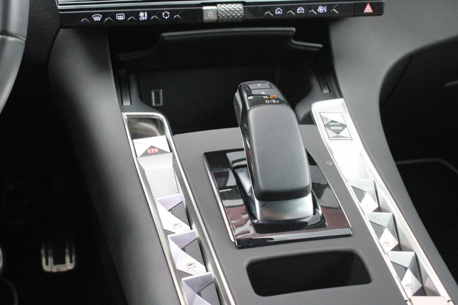 DS 7 E-Tense 300PK 4x4 ESPRIT DE VOYAGE | PANORAMISCH SCHUIF/KANTEL DAK | VOORRUITRAND/STUUR VERWARMING | VOLLEDIG LEDEREN BEKLEDING | LICHTMETALEN VELGEN 19" | ELEKTRISCH BEDIENBARE ACHTERKLEP | NIGHT VISION | DODEHOEK DETECTIE | ELEKTRISCH BEDIENBARE VOORSTOELEN MET MASSAGE FUNCTIE | ADAPTIVE CRUISE CONTROL | 360° CAMERA | KEYLESS ENTRY/START | FULL OPTION! | STOEL VENTILATIE | FOCAL AUDIO SYSTEM | SFEER VERLICHTING | DRAADLOZE APPLE CARPLAY/ANDROID AUTO | NAVIGATIE | PARKEERSENSOREN VOOR EN ACHTER |