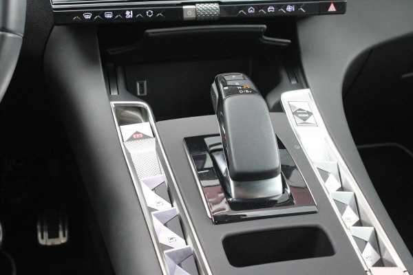 DS 7 E-Tense 300PK 4x4 ESPRIT DE VOYAGE | PANORAMISCH SCHUIF/KANTEL DAK | VOORRUITRAND/STUUR VERWARMING | VOLLEDIG LEDEREN BEKLEDING | LICHTMETALEN VELGEN 19" | ELEKTRISCH BEDIENBARE ACHTERKLEP | NIGHT VISION | DODEHOEK DETECTIE | ELEKTRISCH BEDIENBARE VOORSTOELEN MET MASSAGE FUNCTIE | ADAPTIVE CRUISE CONTROL | 360° CAMERA | KEYLESS ENTRY/START | FULL OPTION! | STOEL VENTILATIE | FOCAL AUDIO SYSTEM | SFEER VERLICHTING | DRAADLOZE APPLE CARPLAY/ANDROID AUTO | NAVIGATIE | PARKEERSENSOREN VOOR EN ACHTER |