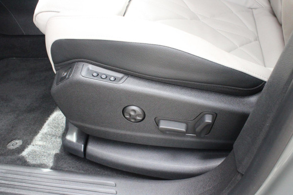 DS 7 E-Tense 300PK 4x4 ESPRIT DE VOYAGE | PANORAMISCH SCHUIF/KANTEL DAK | VOORRUITRAND/STUUR VERWARMING | VOLLEDIG LEDEREN BEKLEDING | LICHTMETALEN VELGEN 19" | ELEKTRISCH BEDIENBARE ACHTERKLEP | NIGHT VISION | DODEHOEK DETECTIE | ELEKTRISCH BEDIENBARE VOORSTOELEN MET MASSAGE FUNCTIE | ADAPTIVE CRUISE CONTROL | 360° CAMERA | KEYLESS ENTRY/START | FULL OPTION! | STOEL VENTILATIE | FOCAL AUDIO SYSTEM | SFEER VERLICHTING | DRAADLOZE APPLE CARPLAY/ANDROID AUTO | NAVIGATIE | PARKEERSENSOREN VOOR EN ACHTER |