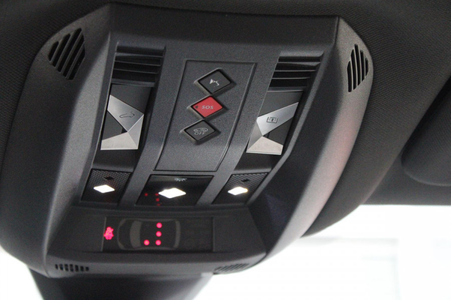 DS 7 E-Tense 300PK 4x4 ESPRIT DE VOYAGE | PANORAMISCH SCHUIF/KANTEL DAK | VOORRUITRAND/STUUR VERWARMING | VOLLEDIG LEDEREN BEKLEDING | LICHTMETALEN VELGEN 19" | ELEKTRISCH BEDIENBARE ACHTERKLEP | NIGHT VISION | DODEHOEK DETECTIE | ELEKTRISCH BEDIENBARE VOORSTOELEN MET MASSAGE FUNCTIE | ADAPTIVE CRUISE CONTROL | 360° CAMERA | KEYLESS ENTRY/START | FULL OPTION! | STOEL VENTILATIE | FOCAL AUDIO SYSTEM | SFEER VERLICHTING | DRAADLOZE APPLE CARPLAY/ANDROID AUTO | NAVIGATIE | PARKEERSENSOREN VOOR EN ACHTER |