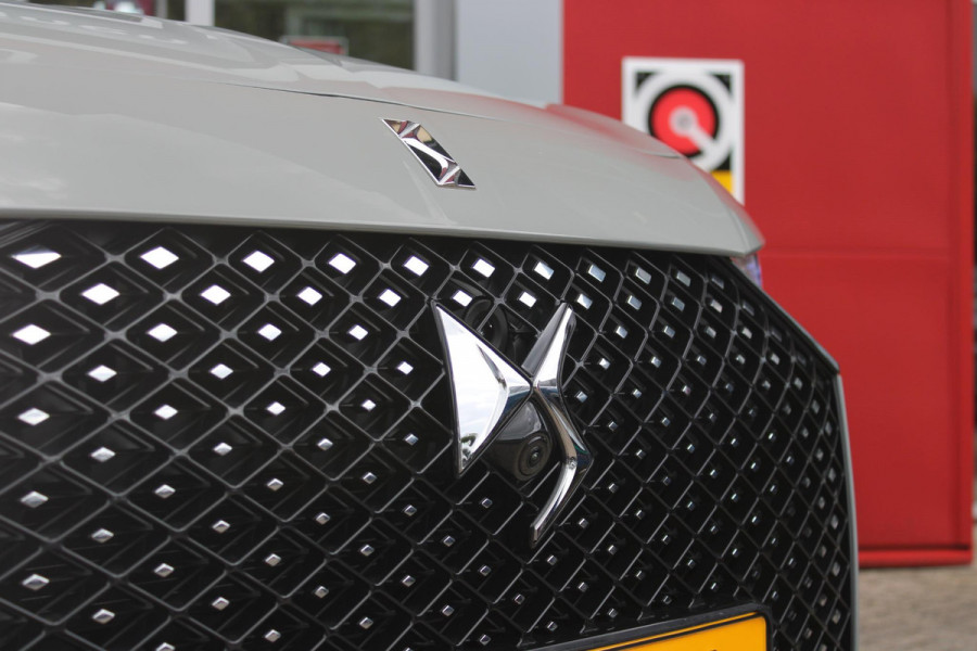 DS 7 E-Tense 300PK 4x4 ESPRIT DE VOYAGE | PANORAMISCH SCHUIF/KANTEL DAK | VOORRUITRAND/STUUR VERWARMING | VOLLEDIG LEDEREN BEKLEDING | LICHTMETALEN VELGEN 19" | ELEKTRISCH BEDIENBARE ACHTERKLEP | NIGHT VISION | DODEHOEK DETECTIE | ELEKTRISCH BEDIENBARE VOORSTOELEN MET MASSAGE FUNCTIE | ADAPTIVE CRUISE CONTROL | 360° CAMERA | KEYLESS ENTRY/START | FULL OPTION! | STOEL VENTILATIE | FOCAL AUDIO SYSTEM | SFEER VERLICHTING | DRAADLOZE APPLE CARPLAY/ANDROID AUTO | NAVIGATIE | PARKEERSENSOREN VOOR EN ACHTER |