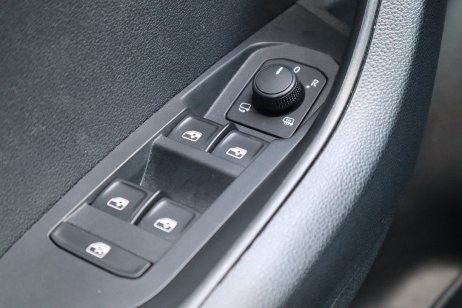 Škoda Karoq 1.0 TSI Business Edition | Camera | Stoelverwarming | Navi | ACC | Keyless |