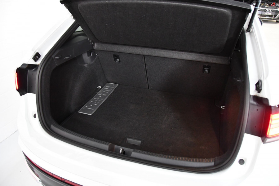 Volkswagen Taigo 1.5 TSI R-Line Pano Side assist Camera Business