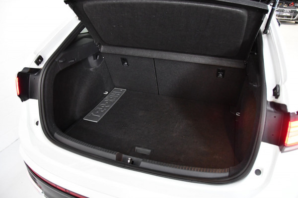 Volkswagen Taigo 1.5 TSI R-Line Pano Side assist Camera Business