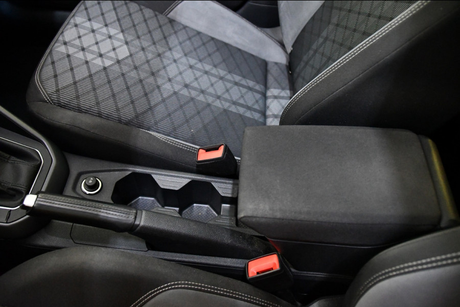 Volkswagen Taigo 1.5 TSI R-Line Pano Side assist Camera Business