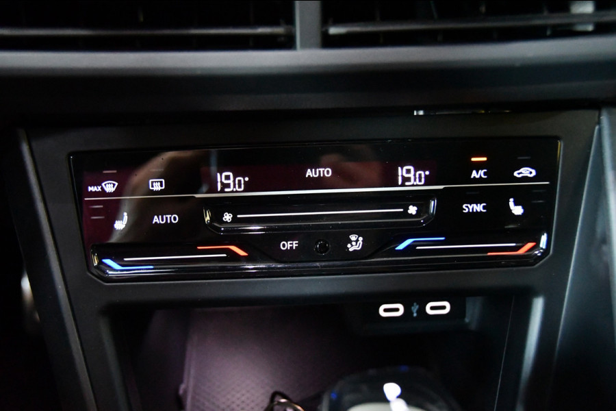 Volkswagen Taigo 1.5 TSI R-Line Pano Side assist Camera Business