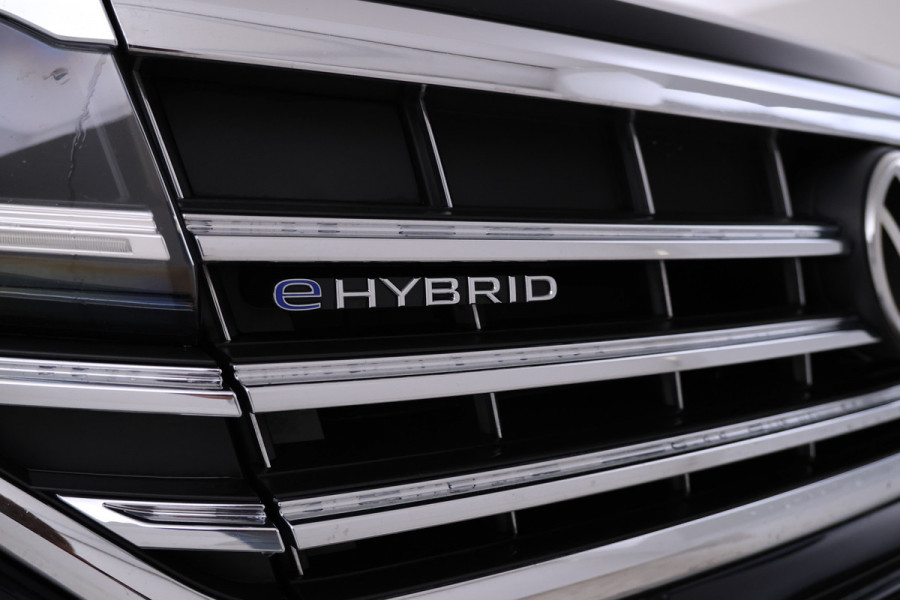 Volkswagen Touareg EHYBRID 3.0 TSi 4MOTION Panorama, Luchtvering, Climate, Volleder.