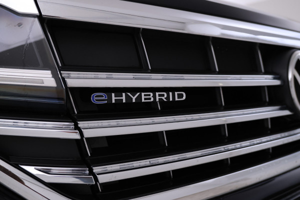 Volkswagen Touareg EHYBRID 3.0 TSi 4MOTION Panorama, Luchtvering, Climate, Volleder.