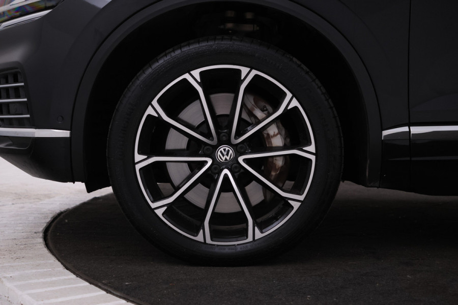 Volkswagen Touareg EHYBRID 3.0 TSi 4MOTION Panorama, Luchtvering, Climate, Volleder.