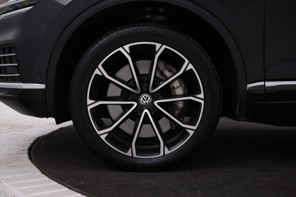 Volkswagen Touareg EHYBRID 3.0 TSi 4MOTION Panorama, Luchtvering, Climate, Volleder.