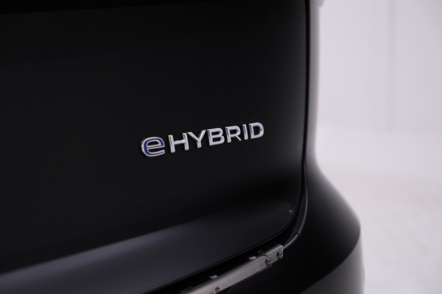 Volkswagen Touareg EHYBRID 3.0 TSi 4MOTION Panorama, Luchtvering, Climate, Volleder.