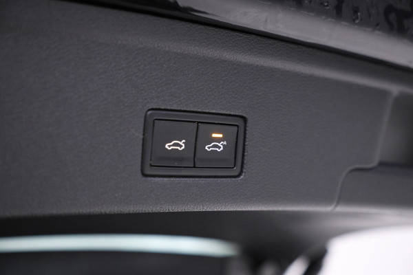 Volkswagen Touareg EHYBRID 3.0 TSi 4MOTION Panorama, Luchtvering, Climate, Volleder.