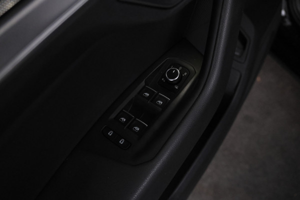Volkswagen Touareg EHYBRID 3.0 TSi 4MOTION Panorama, Luchtvering, Climate, Volleder.
