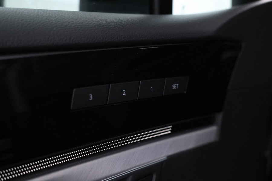 Volkswagen Touareg EHYBRID 3.0 TSi 4MOTION Panorama, Luchtvering, Climate, Volleder.