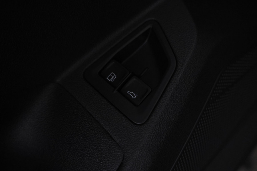 Volkswagen Touareg EHYBRID 3.0 TSi 4MOTION Panorama, Luchtvering, Climate, Volleder.