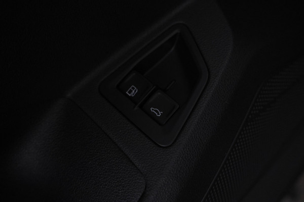 Volkswagen Touareg EHYBRID 3.0 TSi 4MOTION Panorama, Luchtvering, Climate, Volleder.
