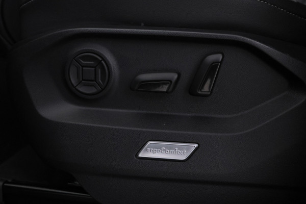 Volkswagen Touareg EHYBRID 3.0 TSi 4MOTION Panorama, Luchtvering, Climate, Volleder.