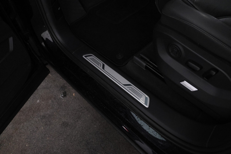 Volkswagen Touareg EHYBRID 3.0 TSi 4MOTION Panorama, Luchtvering, Climate, Volleder.